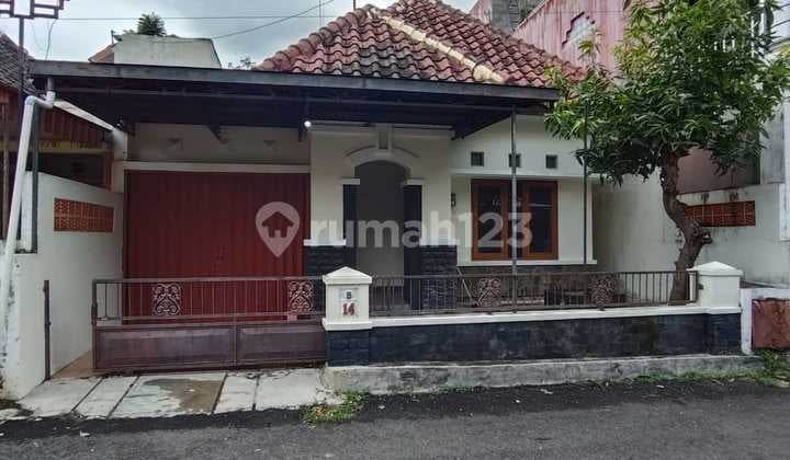 Rumah Bagus Dalam Cluster Papasan Mobil Di Dalam Ringroad Depok Maguwoharjo Sleman Yogyakarta