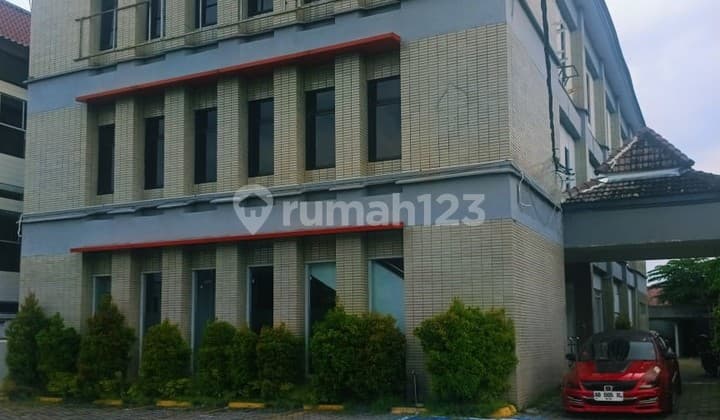 Business Space 3.5 Floors Building for Rent in Jetis, Central Yogyakarta City