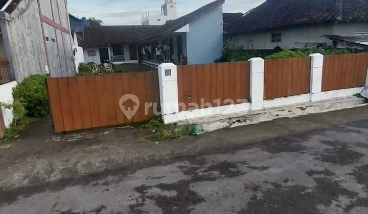 Disewakan Tanah Bonus Ada Bangunan di Maguwoharjo Sleman Yogyakarta