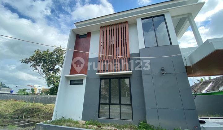 Rumah Mewah 2 Lantai Murah Strategis Dekat Exit Tol Kalasan Sleman Yogyakarta