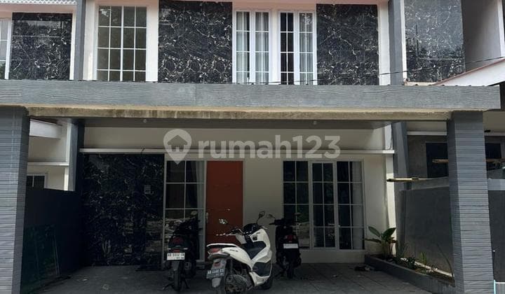 Rumah Baru 2 Lantai Siap Huni di Jalan Kaliurang KM 13 Dekat Kampus Uii Yogyakarta
