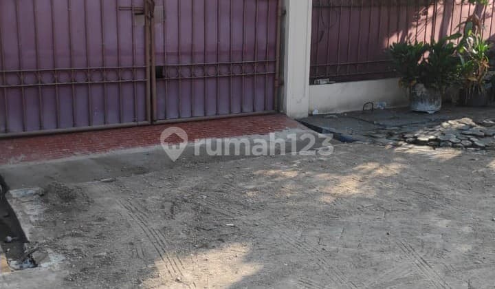 Well-Maintained Old-Style House in Pondok Tjandra