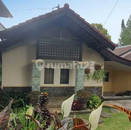 Villa Grand Trawas Full Furnished Sangat Terawat Best Garden