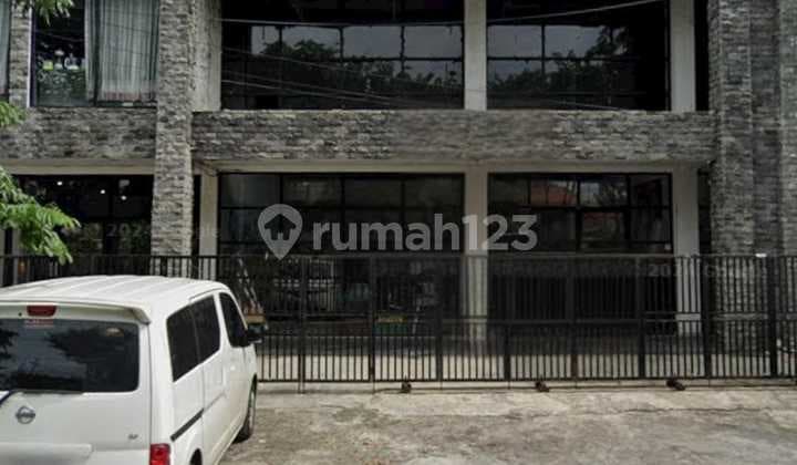 Zero-Level Shop-House in Ngagelrejo Street Area, Surabaya, Spacious Parking