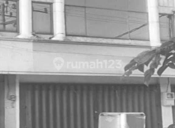 4-Story Shop House in Pengampon Square for Sale at a Low Price