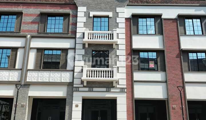 Disewakan Ruko Strategis Bagus 3 Lantai