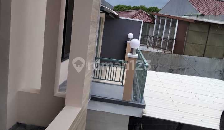 RUMAH BARU DI KOMPLEKS SINGGASANA BANDUNG MINIMALIS SIAP HUNI