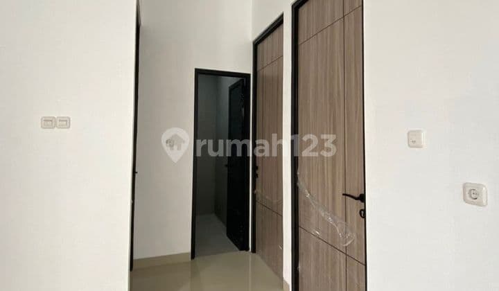 Dijual Rumah Baru 2 Lt Beverly Lake Stasiun Kereta Parung Panjang