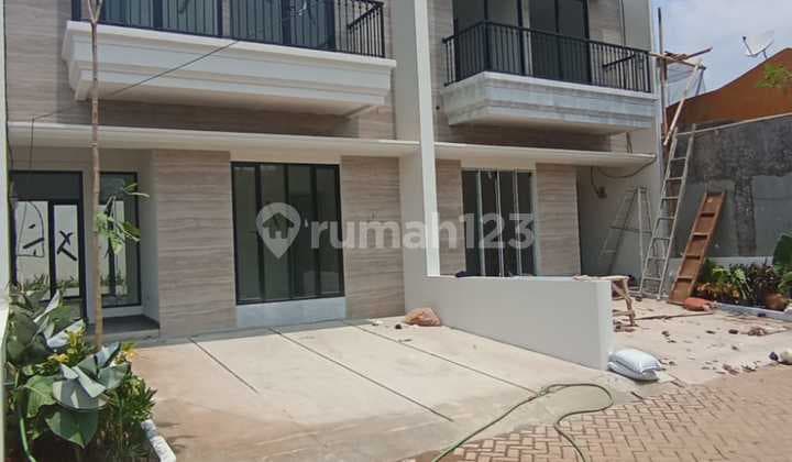 Ready Dan Siap Huni Rumah 2 Lantai di Jatiwaringin