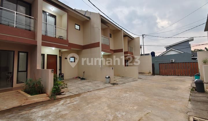 Rumah 2 Lantai 700juta An Bebas Biaya Surat2 Dan Kpr di Jati Asih