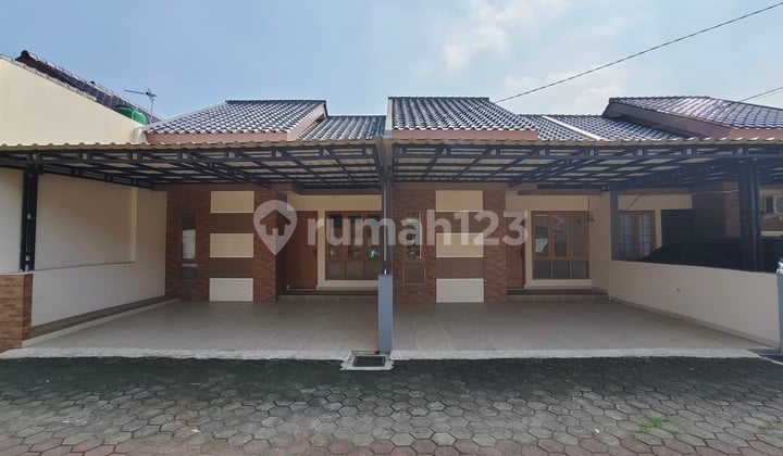 Rumah baru siap huni bebas banjir di dekat LRT Cikunir 1