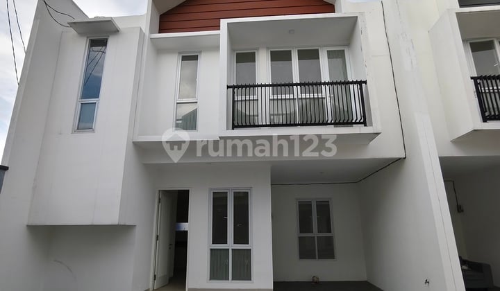 Rumah baru 2 lantai siap huni di jatiwaringin