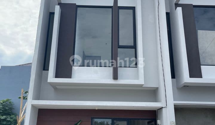 Rumah 2lantai Tanah Luas Akses 2mobil Dekat Kelurahan Jatiluhur