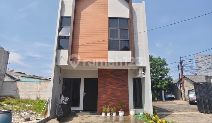 Rumah 2 lantai one gate sistem di pondok kelapa jakarta timur