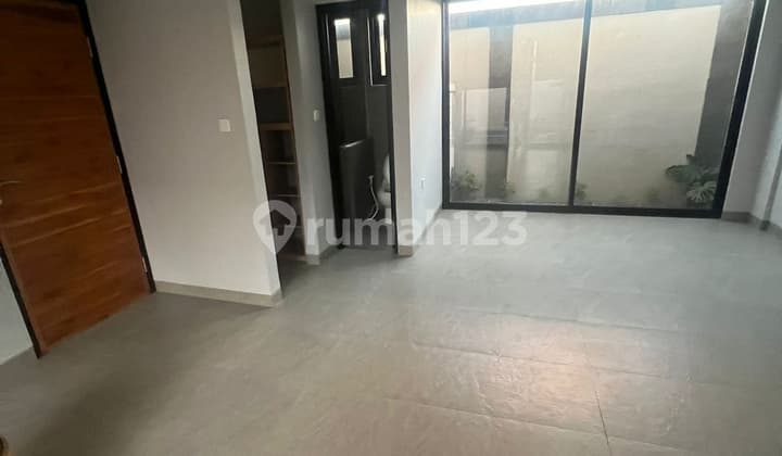 Rumah Dijual 2 Lantai dengan Pool di Denpasar Barat Jalan Mahendradata