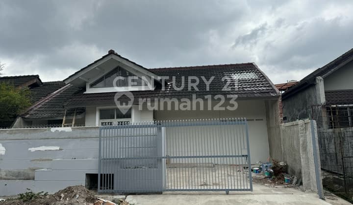 Strategic Ready-to-Occupy House 1 Kilometer to Citylink Mall, Peta Street.