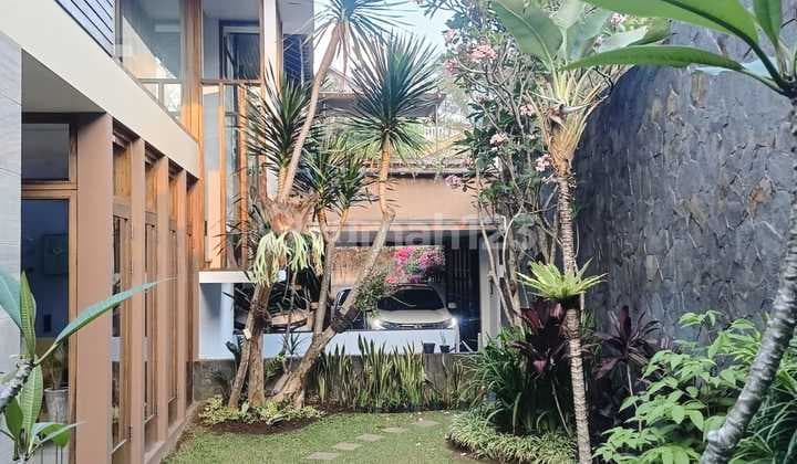 Rumah Nyaman Dan Cantik di Sayap Ciumbuleuit Bandung
