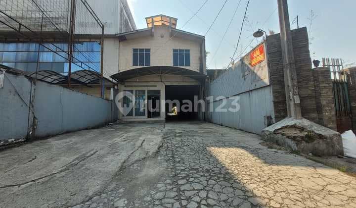 Hotel Lama Strategis di Mainroad Lembang