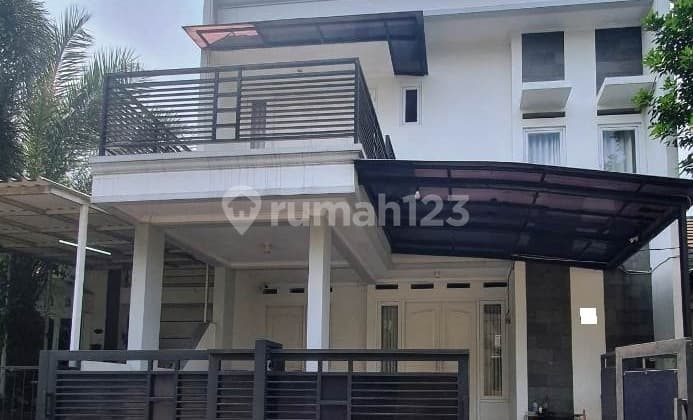 Rumah Bagus Semi Furnished SHM di Perumahan Bukit Golf Cibubur
