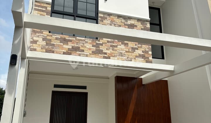 Rumah Baru Jagakarsa, Jakarta Selatan, Perumahan Ada Kolam Renang