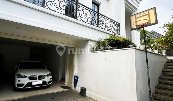 Rumah Modern di Kebayoran Baru