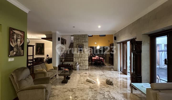 Nice House with a Large Garden, Elite Location in Kebayoran Baru