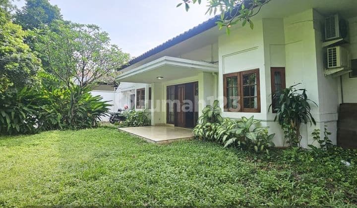 Beautiful House in the Elite Area of Kebayoran Baru