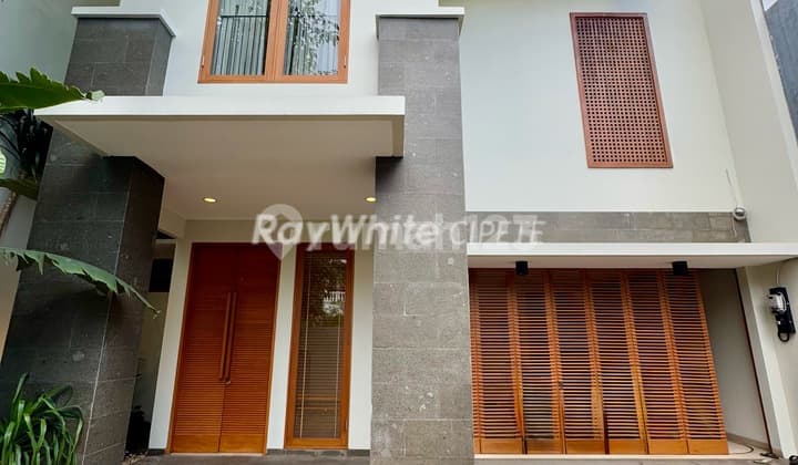 Rumah Bagus Siap Huni Tropical Di Kemang Dalam Kompleks