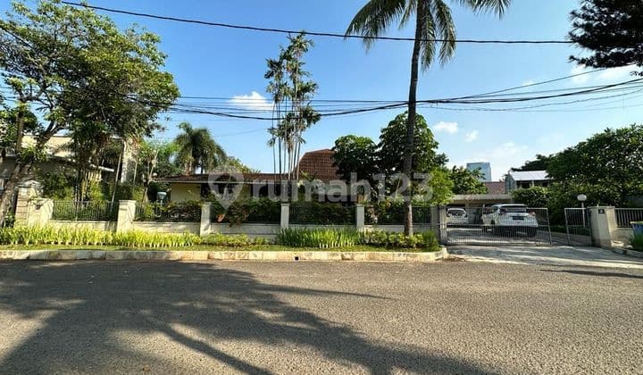 Rumah Terawat Hitung Tanah di Patra Kuningan