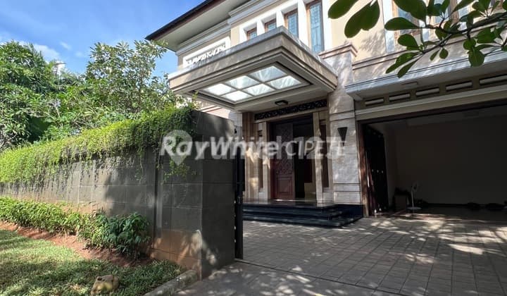 Pondok Indah Beautiful Modern Tropical House