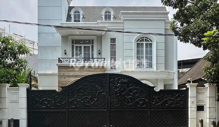 Rumah Bagus Full Furnished di Menteng Jakarta Pusat