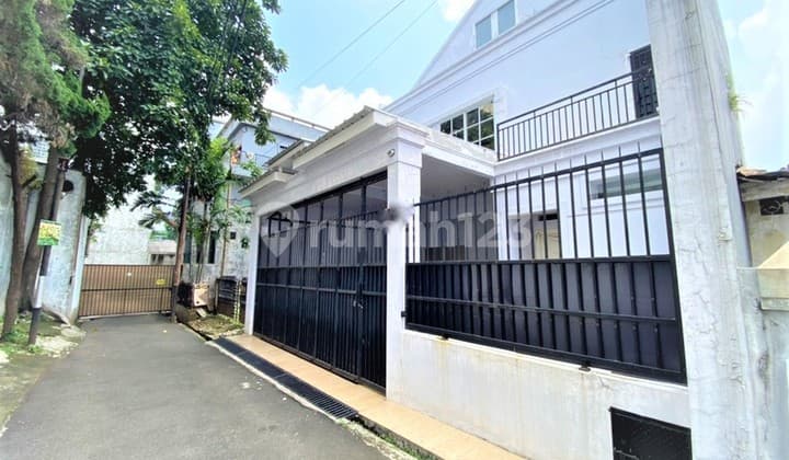 Beautiful Minimalist House in Cilandak Jakarta Near Fatmawati MRT