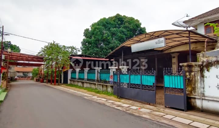 Rumah Luas Pinggir Jalan di Area Guntur Setiabudi Jakarta Selatan