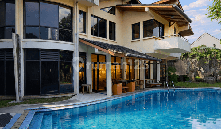 Rumah Lama Dijual di Area Simprug Senayan Jakarta Selatan