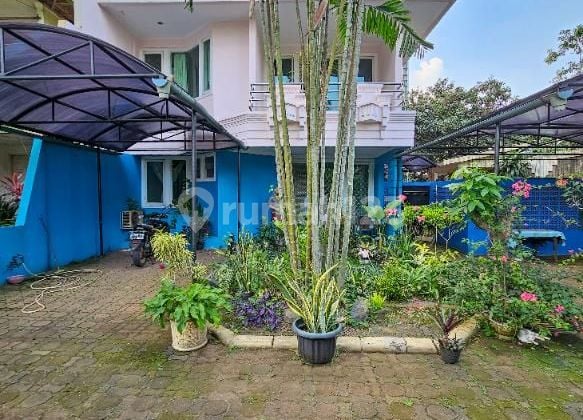 Rumah Lama Terawat Dalam Townhouse Di Cilandak