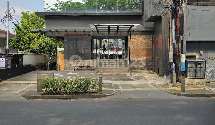 Gedung Komersial 3 Lantai di Kemang Raya, Jakarta Selatan