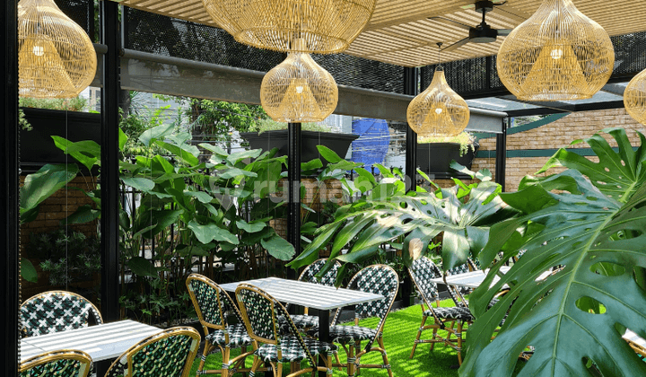 Good Commercial House in Kebayoran Baru, South Jakarta