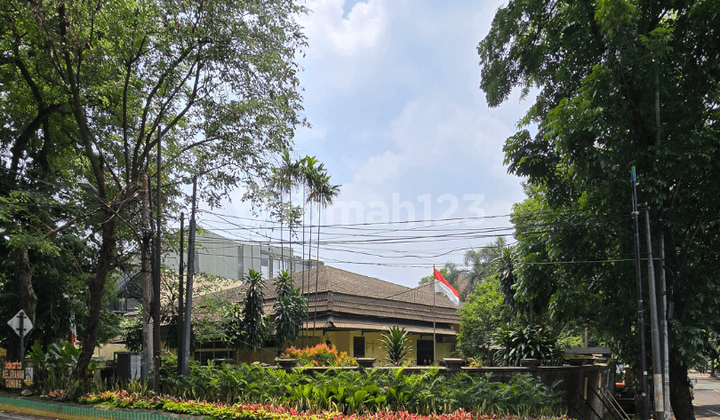 Land for Sale with House in Prime Area Kebayoran Baru, South Jakarta