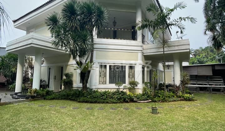 Luxury House in the Commercial Zone of the Elite Kebayoran Baru Area