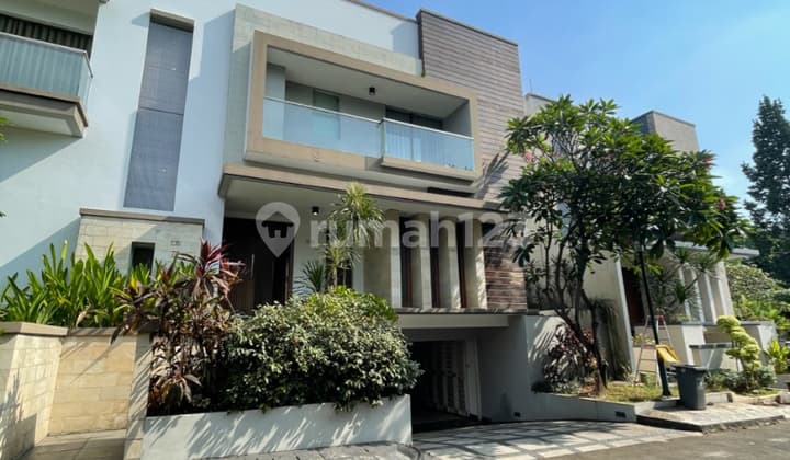 Luxury House in a Cluster in Pejaten Barat with a Pool