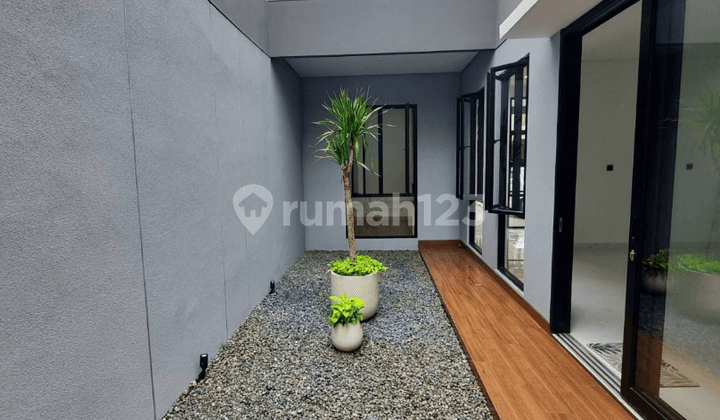 Rumah Modern Minimalis Dalam Kompleks di Bintaro