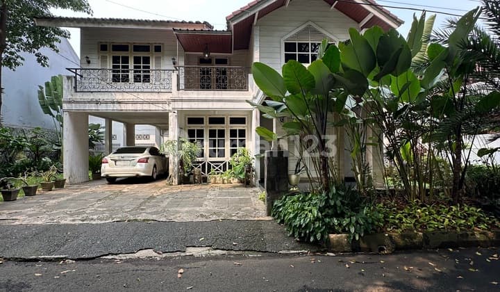 Rumah Cantik Komplek Lebak Bulus Jakarta Selatan