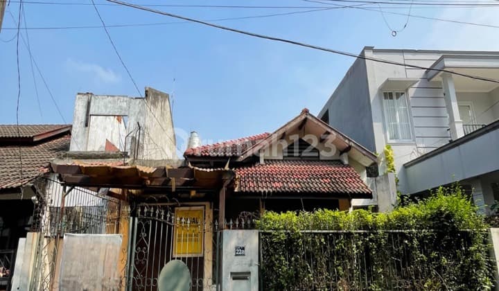 Rumah Tua Hitung Tanah Komplek Cinere Dekat Mall Cinere