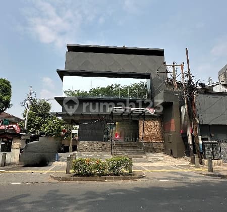 Gedung Zona Komersil Di Kemang Raya Jakarta Selatan
