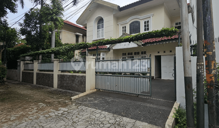 Ready to Occupy House Wide Road Access Kebayoran Baru South Jakarta