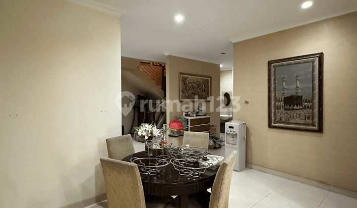Rumah 2 Lantai Akses Jalan Lebar Pondok Indah Jakarta Selatan