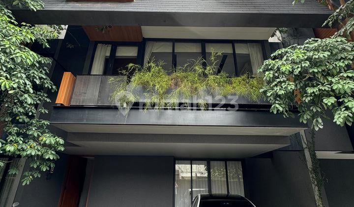 Rumah 3 Lt+ Rooftop Dalam Townhouse Furnished Di Kemang Selatan