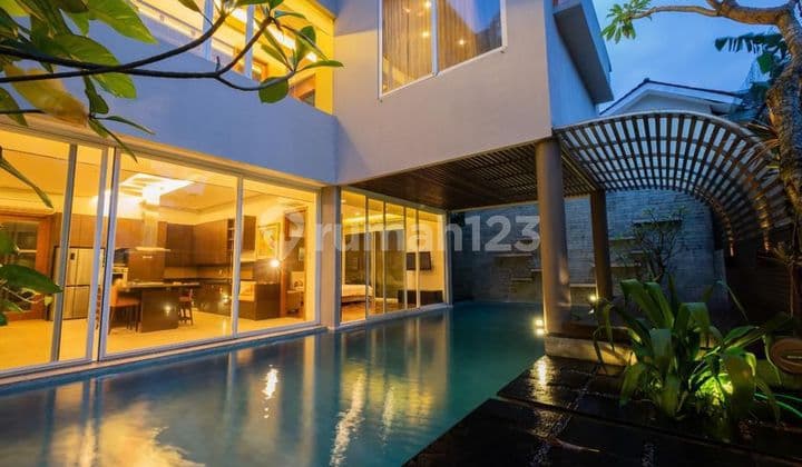 For Rent/Sale House In Taman Golf Karawaci With Elevator Nice Swimming Pool