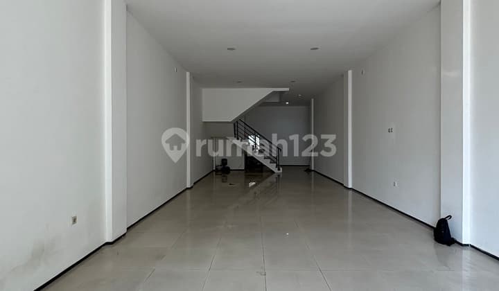 Disewakan Ruko Pinggir Jln Raya 4 Lantai Siap Huni Sdh Renov