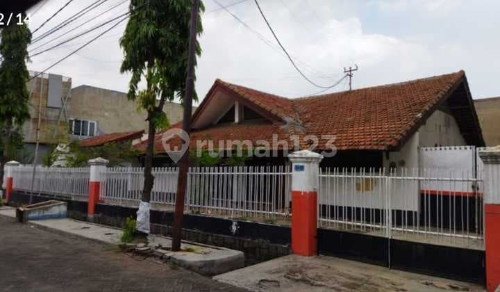 Ready-to-Occupy House in Gayungsari, Gayungan, South Surabaya